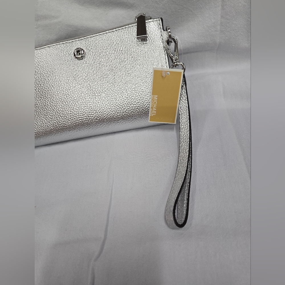 NEW Michael Kors Wallet Wristlet silver color - Picture 4 of 11